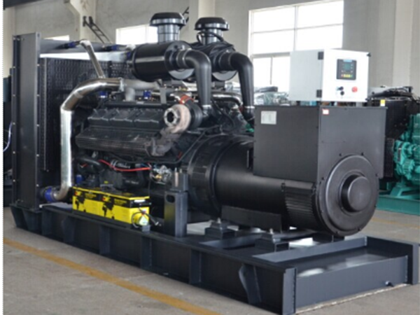 上柴700KW發電機組